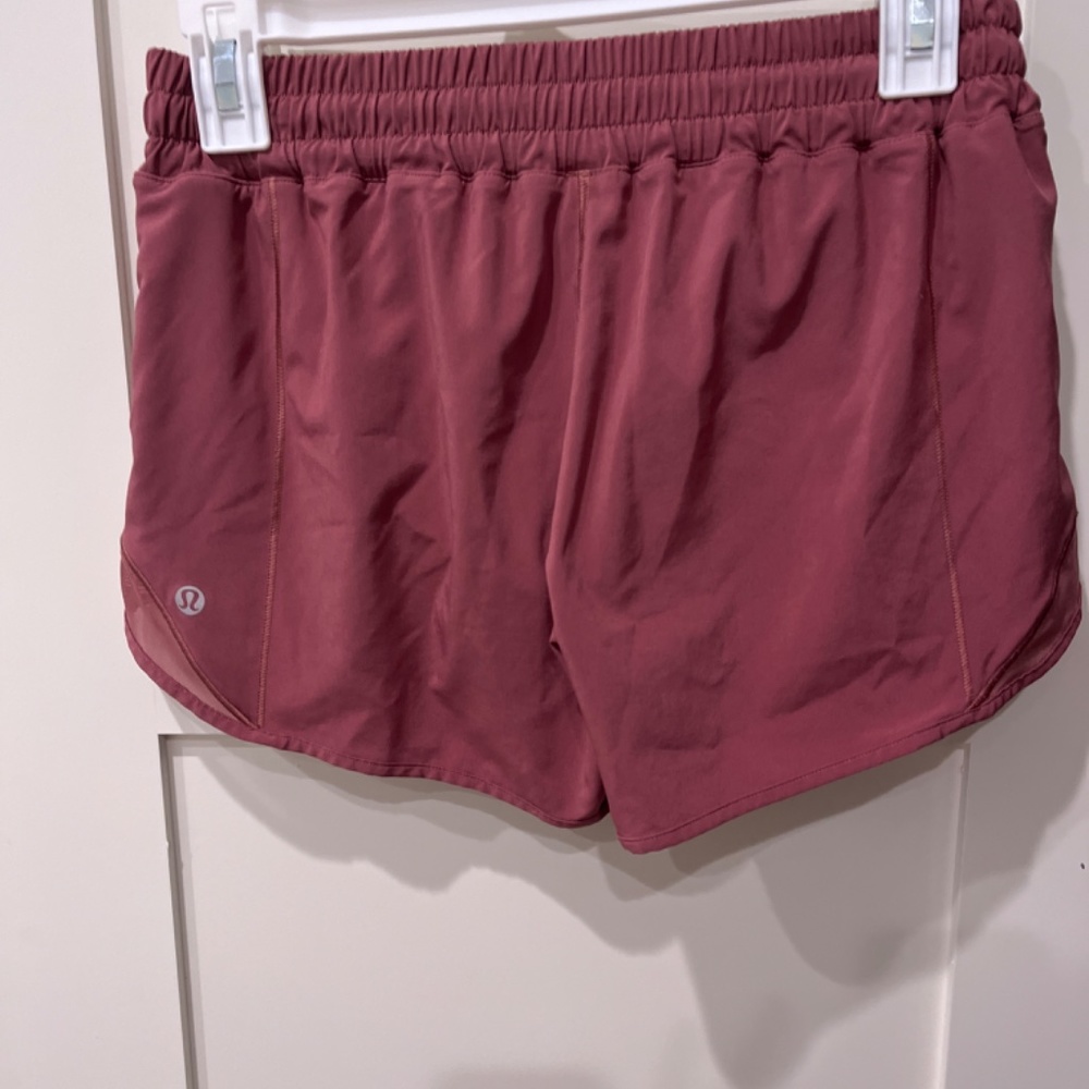 Run Hotty Hot Low Rose Lululemon Shorts - Picture 2 of 3